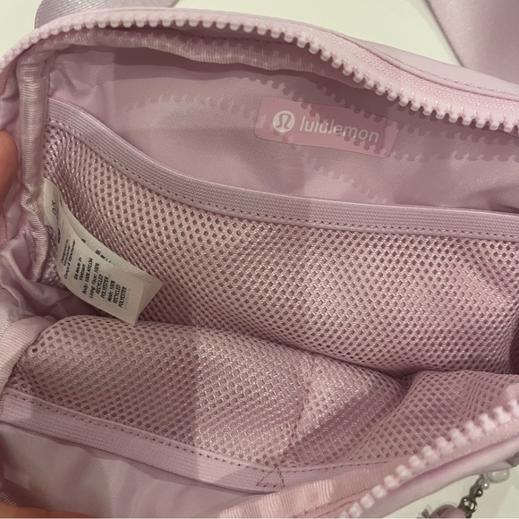 Meadowsweet lululemon belt bag 1L - Picture 2 of 2